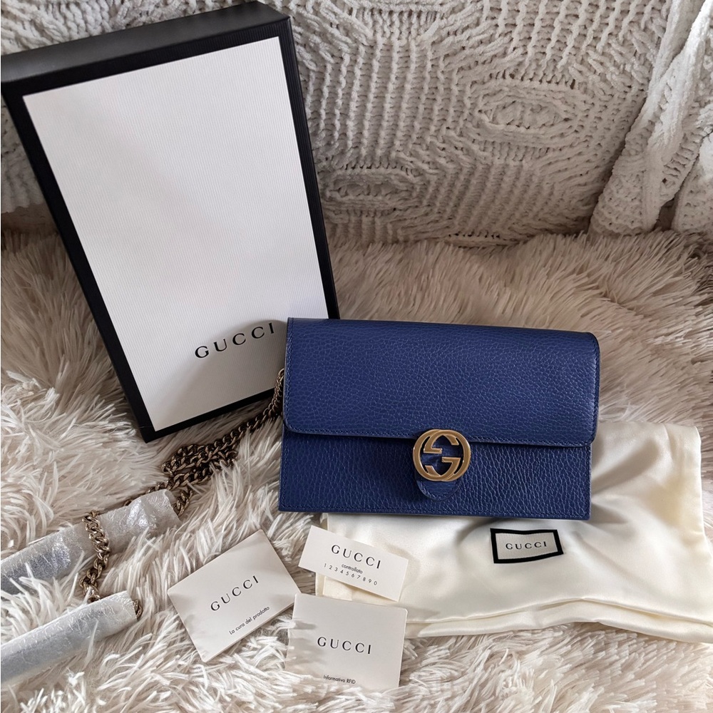 Authentic Gucci Interlocking GG calfskin leather crossbody